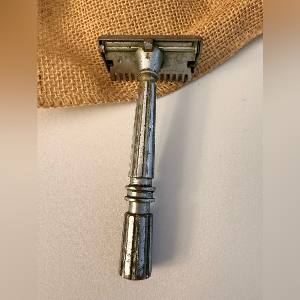 Vintage GEM Micromatic Clog Pruf Single Edge Safety Razor